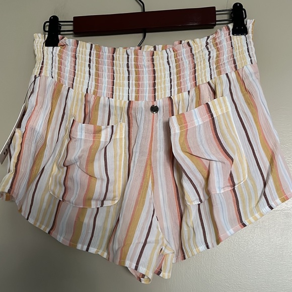 Billabong Shorts - Picture 5 of 9